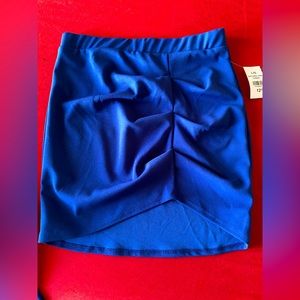 Skirt with sexy side lift